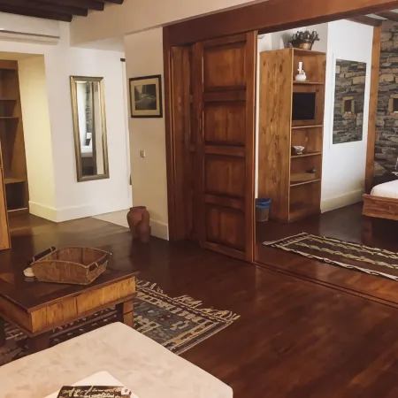 El Vino Hotel & Suites