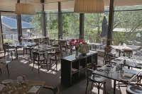 โรงแรมเดอะเด็นแมน - พร้อมอาหารเช้า
