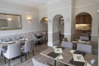 The Corner House Hotel - breakfast