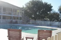 Lake View Inn - Pools
