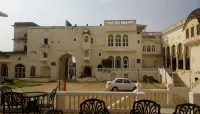 Hotel Mandawa Palace and Restaurent - parking
