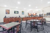 Elevation Inn & Suites, Trademark Collection by Wyndham - servizio colazione
