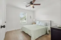 NEW remodeled Charming Home. 3-bedroom/2 full bath close to downtown Boerne. - 3-Star