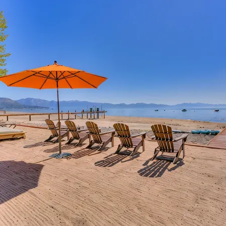 Lake Front Retreat With Your Private Beach & Hot Tub
