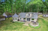 Family Fun on Otsego Lake - HUGE yard, kayaks, paddleboards, zip line and more! - 民宿