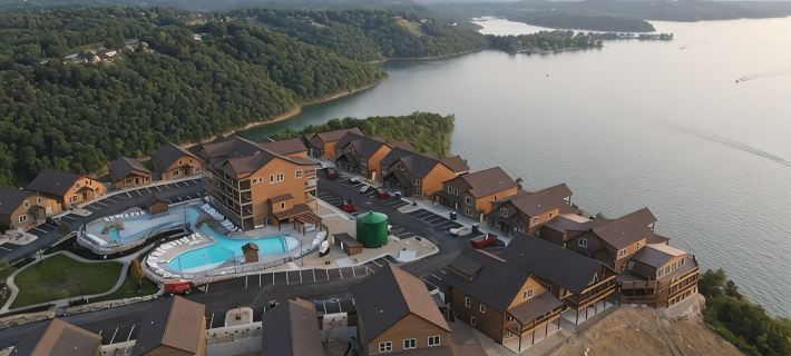 Sunnyside Haven- 7BR- Sleeps 22! Close to Silver Dollar City & Dogwood Canyon! Hotels in Pine B Township