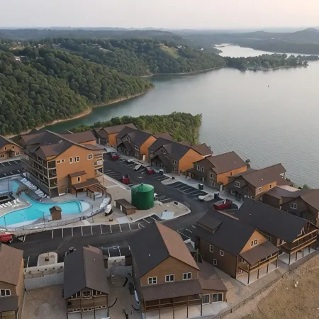 Sunnyside Haven- 7BR- Sleeps 22! Close to Silver Dollar City & Dogwood Canyon!
