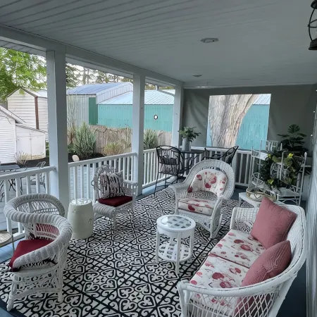 Quaint historic home in the heart of Bemus Point Village- a stroll to the water!
