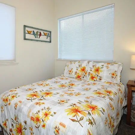 GREAT LOCATION- IN TOWN- 1 BLOCK TO MAIN- WALK TO EVERYTHING