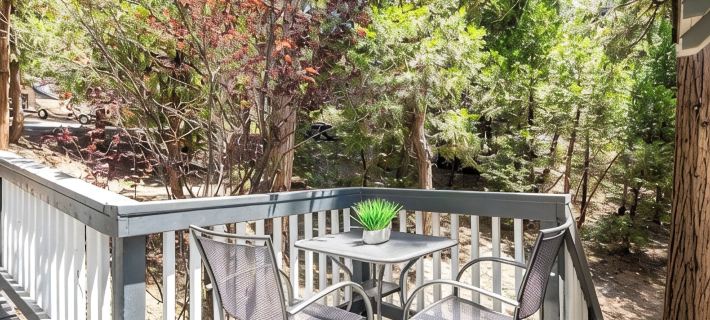 Arrowhead cabin sleeps 12 fast wifi newly remodeled Hotels in Lake Arrowhead