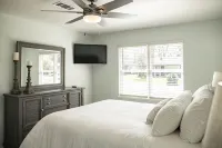 Tranquility on Teringo - close to the beach & downtown - includes golf cart!