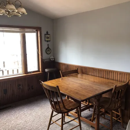 Rustic 2-bedroom cabin on Boyd Pond