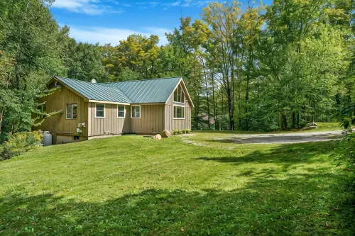 4BR/3BA ★ hot tub, sauna, billiards, A/C, & grill! - Hytter