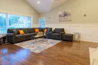 15 Mins From PHL International Airport - Modern Rancher Style Home in Chester PA - 5つ星