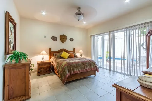 Location, location, location, private villa, pool, Vonage, Wifi, close to town - Private Pools