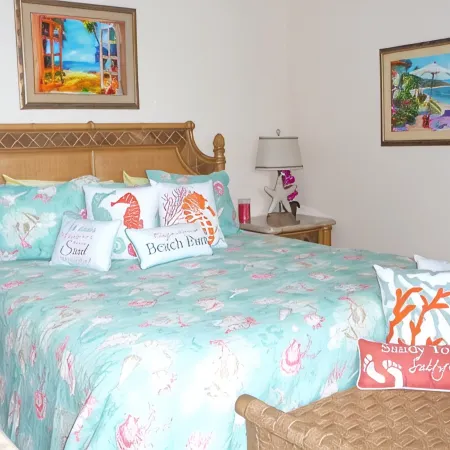 Prime Oceanfront, Remodeled St. Thomas 2BR/2BA Condo-Poolside, W/D, & Dining