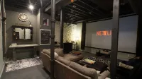 160" Movie Theater! Great For Movie Nights! - Jacuzzi