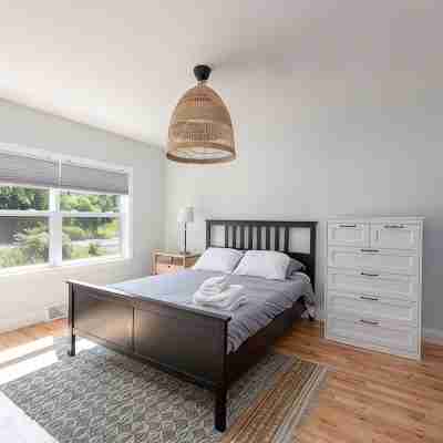 A Beautiful Waterfront 2BDR Home in Protected and Picturesque, Herring Cove NS. Rooms