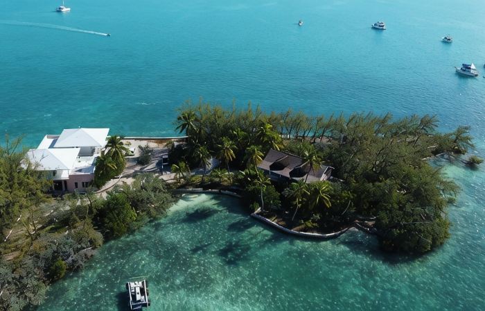 Private Island w Causeway to Town, 2 Bedroom, 2 bathroom, Full kitchen, Sleeps 6