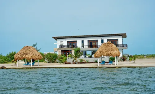 Seafront, 4 bedroom private villa, 10 guests, family vacation, activities nearby - Villas