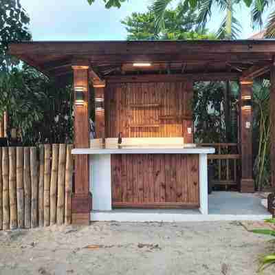 Fully staffed. private, Beachfront villa with a pool in Negril, Jamaica Hotel Exterior