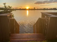 Lake view jacozi entire home Close tohard rock. 10 min from FLL and the beach. - Scenic