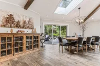 Stunning Waterfront Getaway!  Luxury Home on Acreage,  Natures Paradise - 4-Sterne