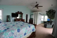 Personal Resort w/ Private Pool, Hot Tub & Elevator, Walking Distance to Town
