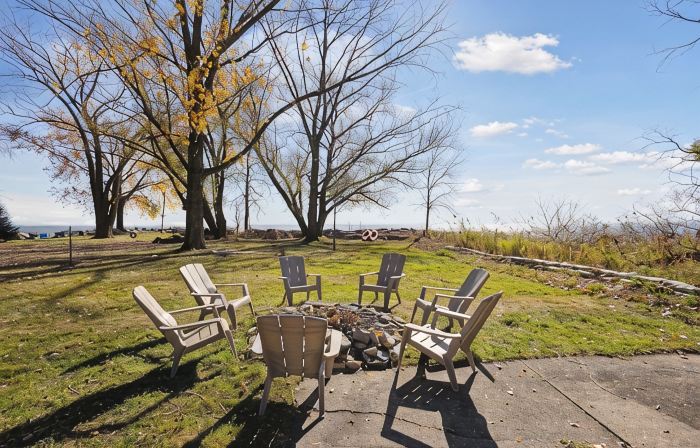 Lakefront Log Cabin - Private Pier & 4 Kayaks!