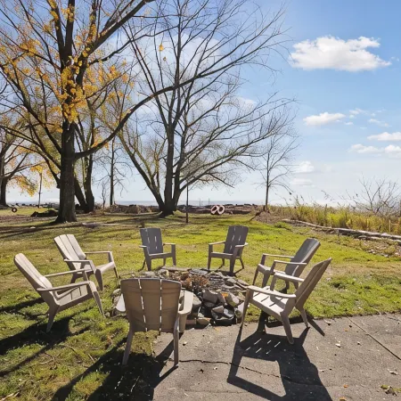 Lakefront Log Cabin - Private Pier & 4 Kayaks!
