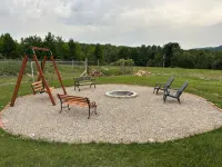 Cozy Cabin. Boyne Falls, MI. Pet Friendly. Sleeps 9. Full Amenities. Views. - Feriehus