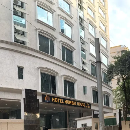 HOTEL MUMBAI HOUSE VALNAI MALAD Отели рядом с достопримечательностью «Пляж Акса»