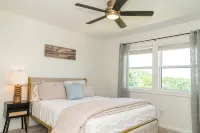 Spacious Modern Home with Lake view in Dallas, great amenities/full Kitchen/Wifi - 4-Star