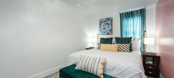 The Funky Flat-steps from Denton's nightlife! Hotels in Denton