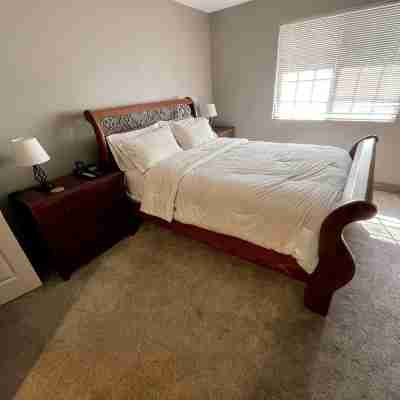 Private top floor spacious 1 bedroom retreat - Guesthouse Rooms