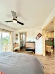 Relaxing Cabin with Waterfall near Glacier National Park - King Bed! - シャレー