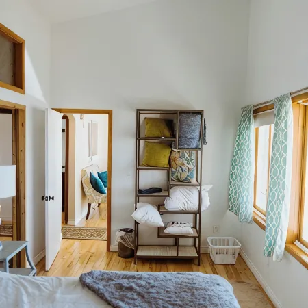 Spacious  MILLION DOLLAR VIEW home w/ fitness room, hot tub in charming Homer