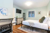 Modern Cabin-Comm Pool-Mtn Views-Private Hot Tub-Game Room-Family & Pet-Friendly - Feriehus