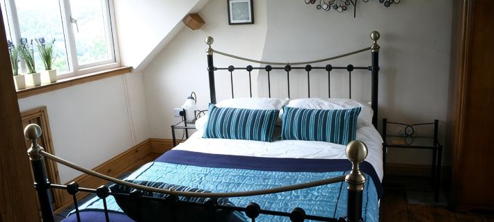 Bakewell  Stone Cottage/Sleeps 4/Log Burning Stove/Parking /2 Bathrooms/ WiFi Hotels in Bakewell