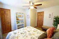 5 Bedroom 2.5 Bath Home In East Cobb and minutes to Truist Park and the Battery - 발코니