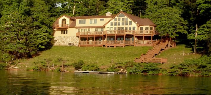 Deerfield Lakefront Home. Most expansive unobstructed view on all of Norris Lake Hotels in Campbell County