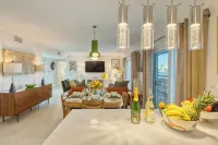 Waterfront Mid-Century Chic #4 Clearwater Beach . - Condos