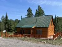 Riverfront Cabin : The Cozy Brown Trout Lodge Hotels in Oscoda County