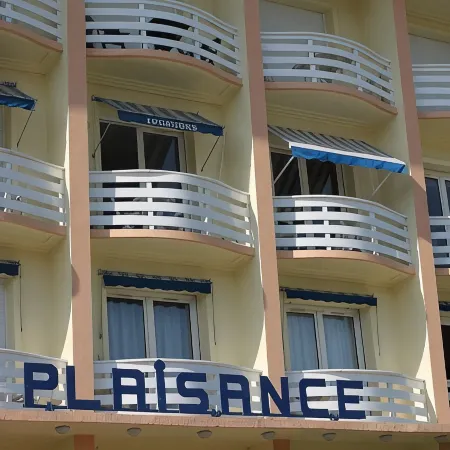 Studio apartment for 2 P - south facing balcony with lake classified - center