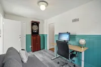 Lakefront Manor MKE - Spacious for groups and steps from beach and downtown - บังกะโล