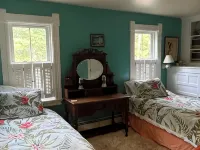 Maine waterfront home, with hot tub and dock access, 1 mile from downtown Bath Отели в г. Бат
