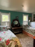 Maine waterfront home, with hot tub and dock access, 1 mile from downtown Bath - Homestays