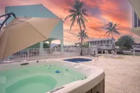 Atlantic side, quiet neighborhood ~ 3 Bed 2.5 Bath, dock, pool / hot tub, kayak - Private Pool