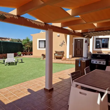 Luxury 3 bedroom villa overlooking golf course with private pool and Wi-fi