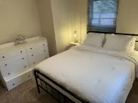 Charming Lake Community Bungaloo. Comfortable living with 86 inch tv! - 홈스테이